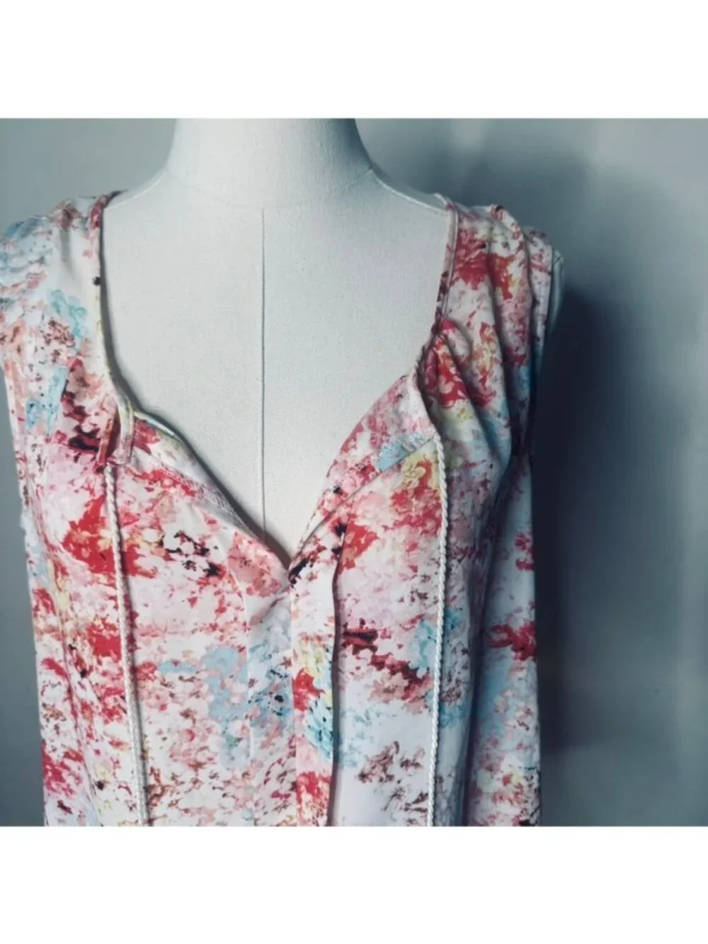 Rose & Olive Womens Sleeveless Blouse Floral Print Tassel Tie Neck L Sheer Flowy